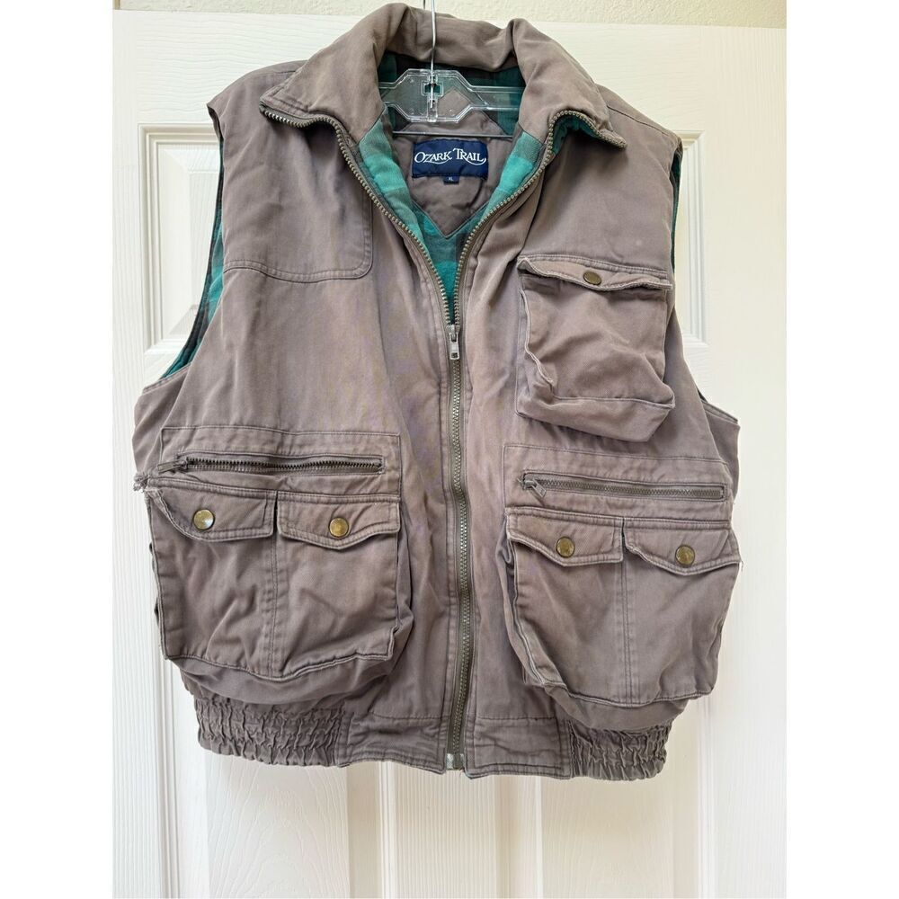 Ozark Trail men’s L 90s green plaid tan cargo outdoor puffy vest lumberjack outd